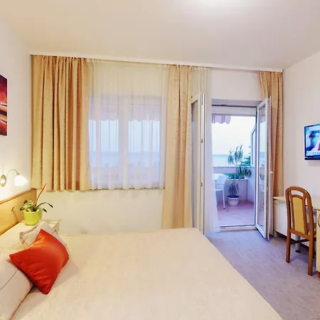 Vicko 4* Starigrad Paklenica